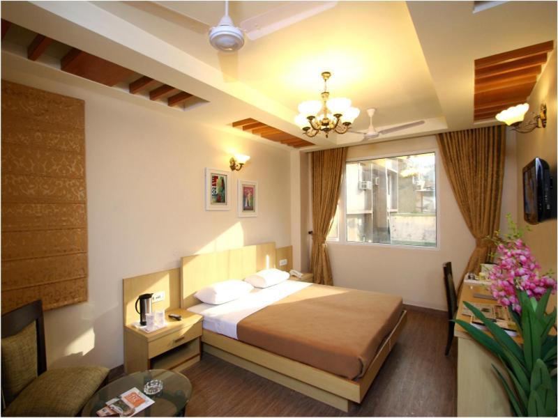 Hotel OYO 5943 TJS Grand Delhi  Zimmer foto