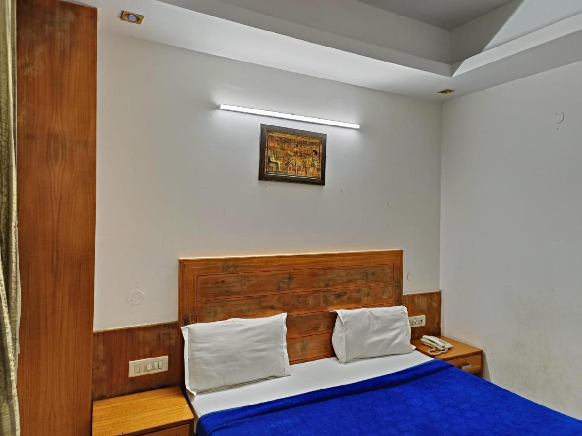 Hotel OYO 5943 TJS Grand Delhi  Exterior foto