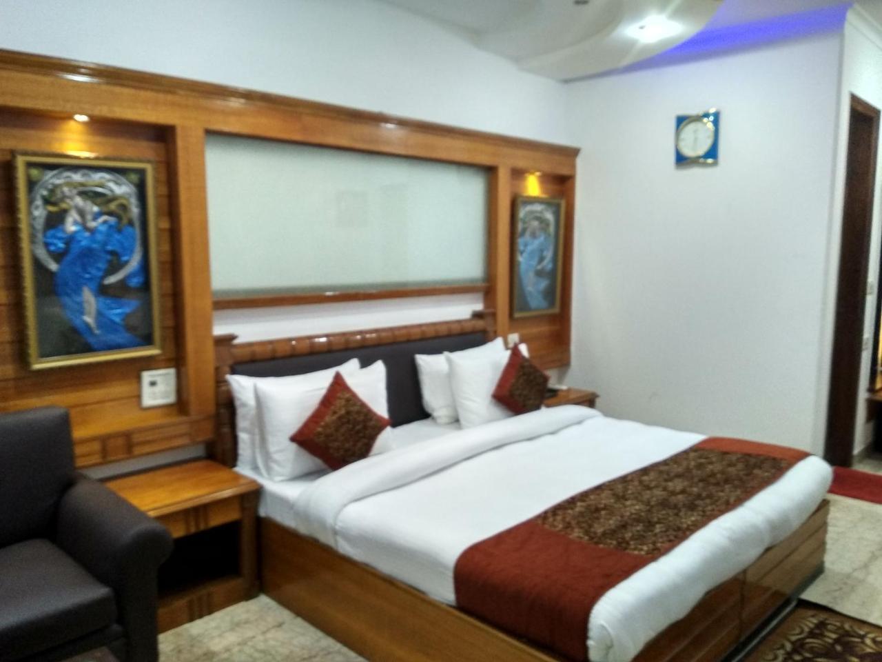 Hotel OYO 5943 TJS Grand Delhi  Exterior foto